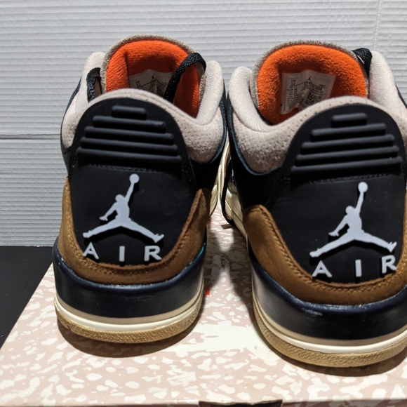 Air Jordan 3 - Picture 2 of 8
